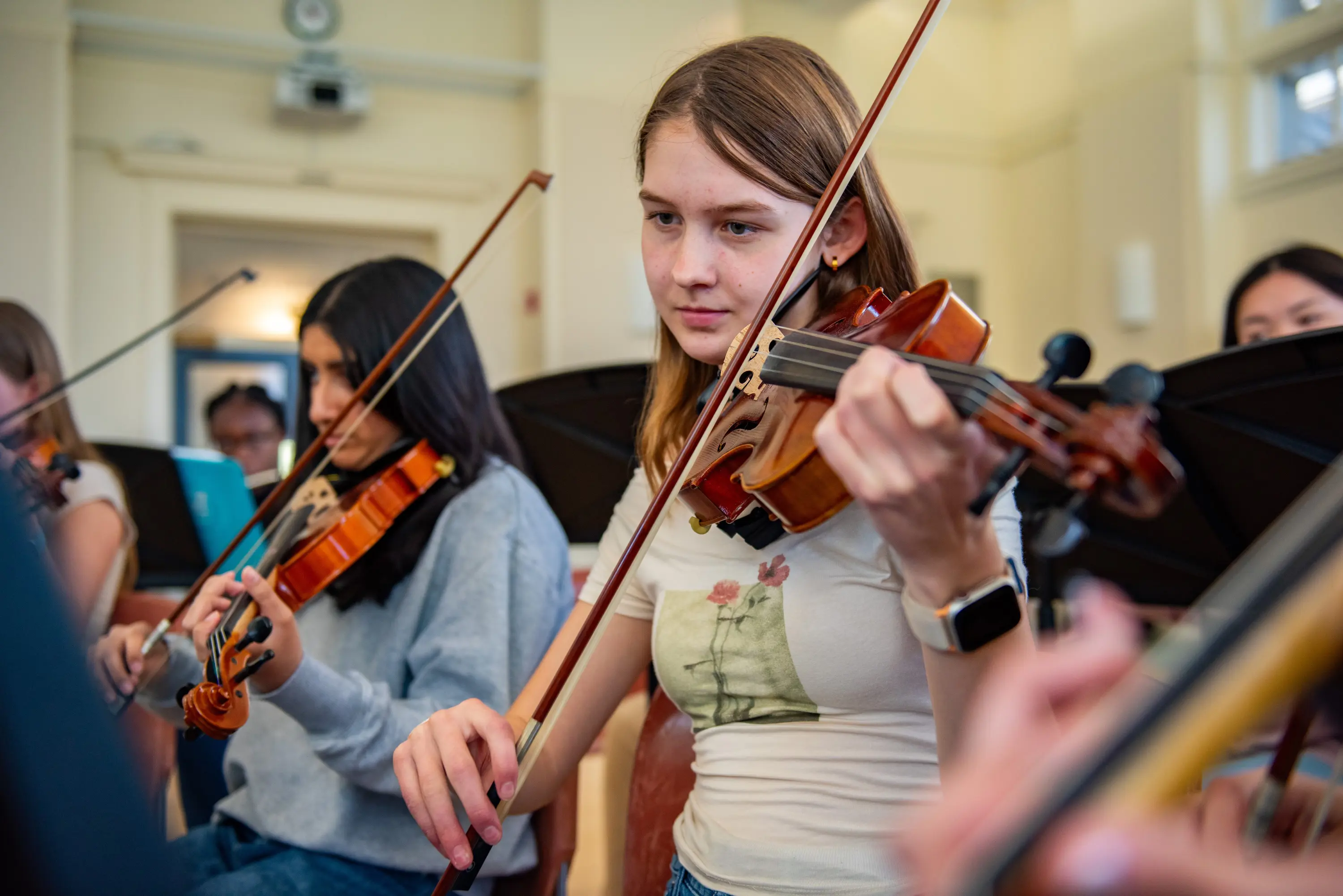 NCS girl playing the violin